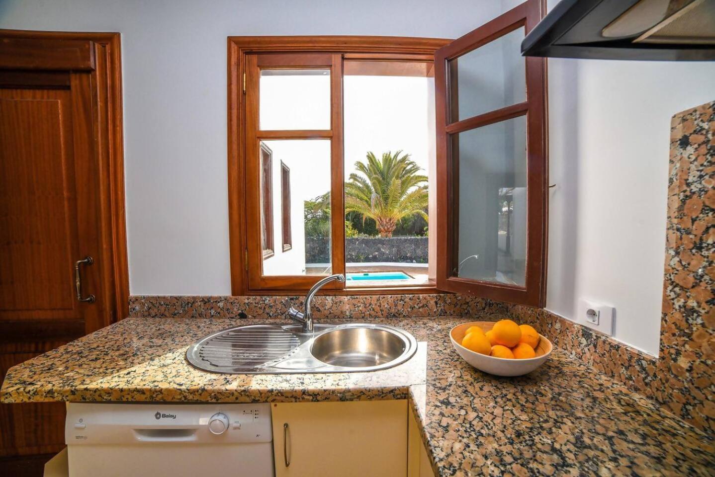 Agradable Y Familiar Con Piscina Casa Inima Villa Playa Blanca  Kültér fotó